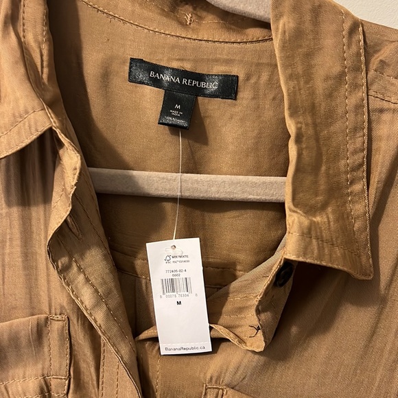 Brand new Banana Republic bubble sleeve blouse - Picture 2 of 3